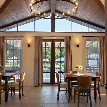 бащината стряха Beli Oszam