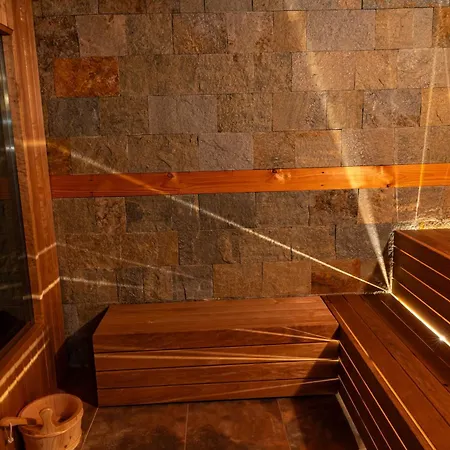 бащината стряха Üdülőközpont