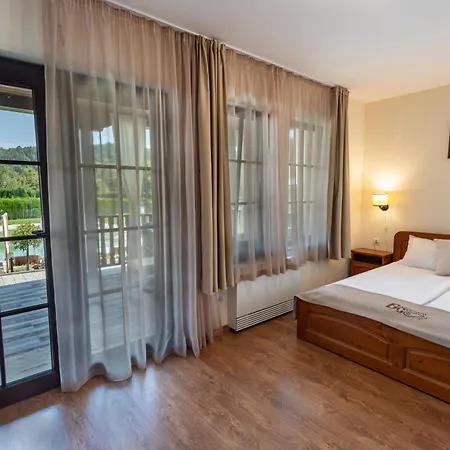 Üdülőközpont бащината стряха