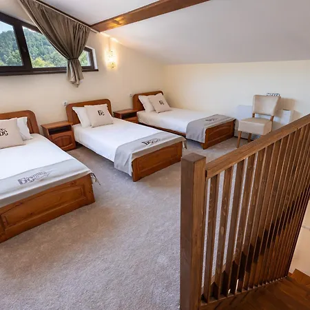 бащината стряха Üdülőközpont