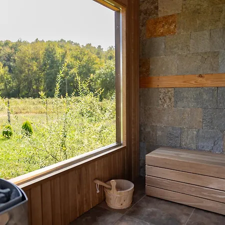 Üdülőközpont бащината стряха *